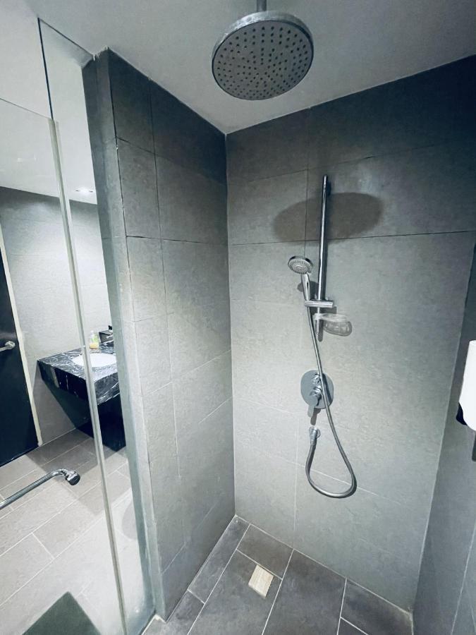B.Suites 21 كوتا كينابالو المظهر الخارجي الصورة