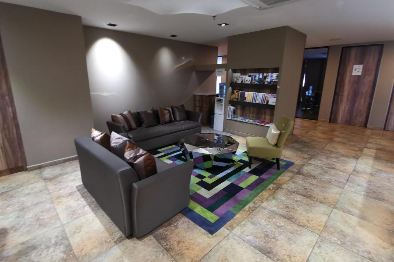 B.Suites 21 كوتا كينابالو المظهر الخارجي الصورة